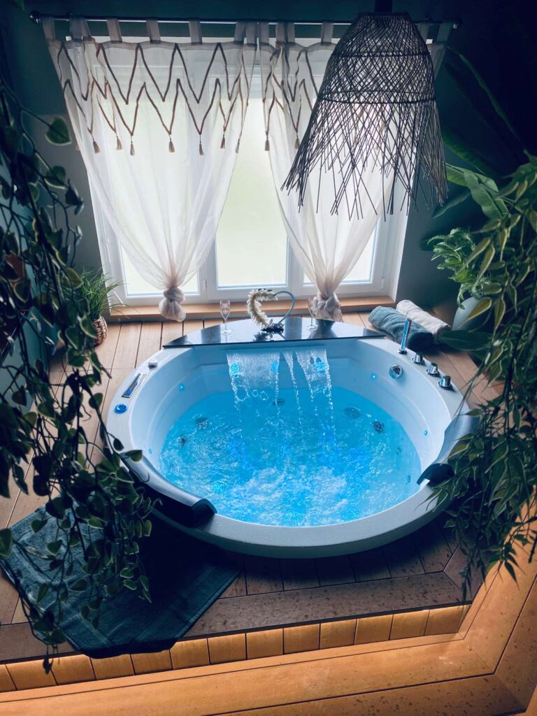 Nuit romantique avec spa privatif et sauna en amoureux