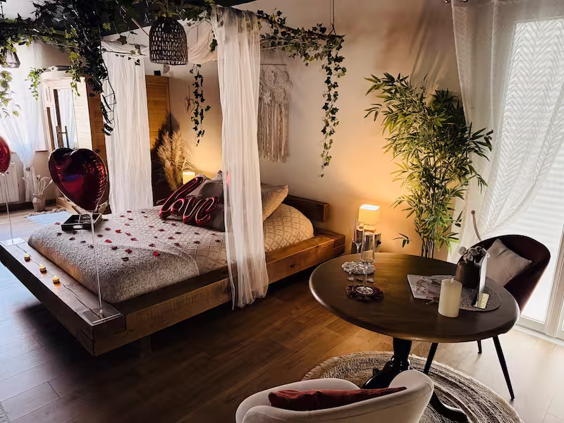 Offrir une Nuit Inoubliable dans une Love Room : La Carte Cadeau qui Transforme vos Rêves en Souvenirs Éternels