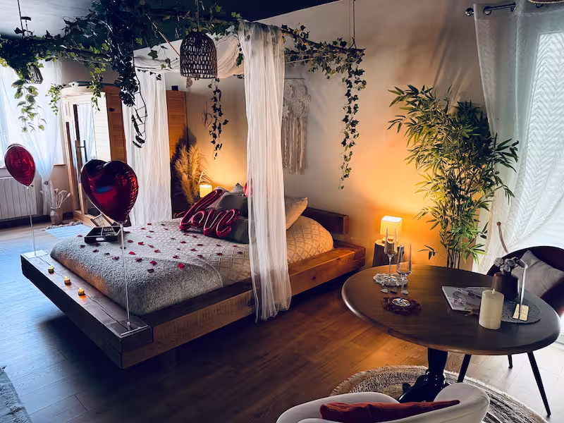 Votre Week-end en amoureux à Compiègne : Une Escapade Hors du Temps, Le Château de Compiègne, Le Château de Pierrefonds, Le bateau l’Escapade, L'Abbaye de Saint-Jean-aux-Bois
