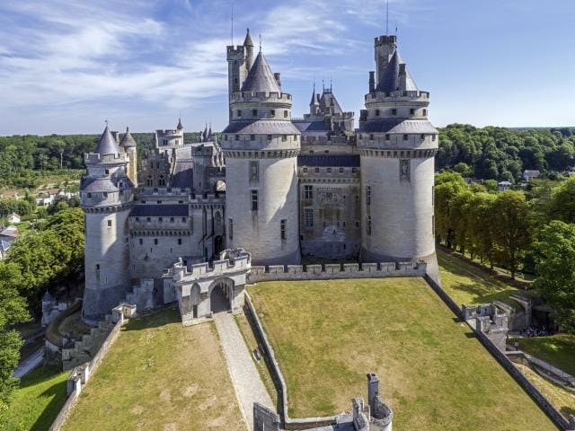 Votre Week-end en amoureux à Compiègne : Une Escapade Hors du Temps, Le Château de Pierrefonds