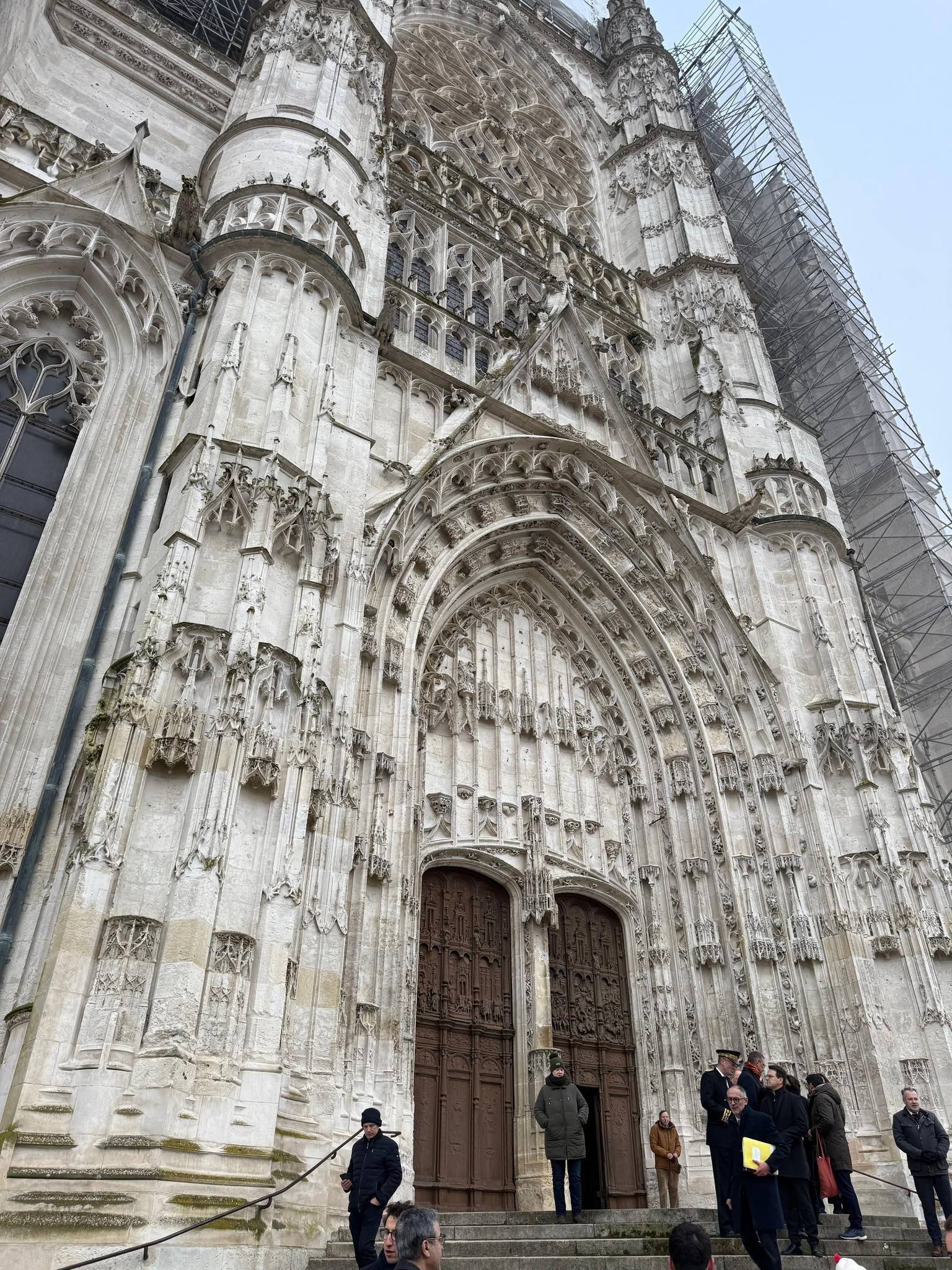 Activités Romantiques Oise : Gerberoy, Amiens, Chantilly, Pierrefonds depuis Hors du Temps