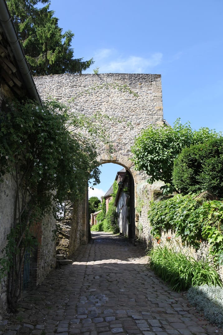 Activités Romantiques Oise : Gerberoy, Amiens, Chantilly, Pierrefonds depuis Hors du Temps