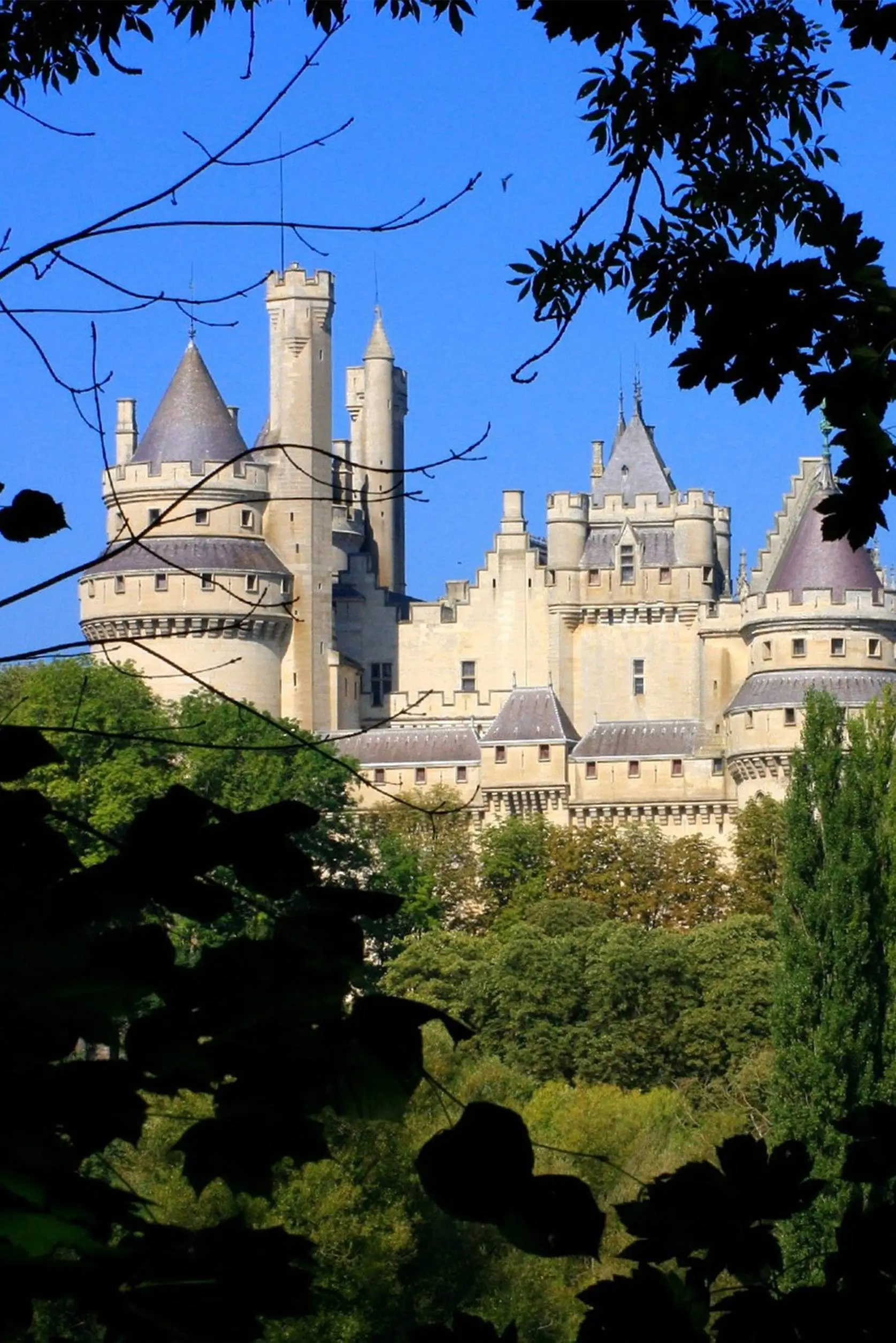 Activités Romantiques Oise : Gerberoy, Amiens, Chantilly, Pierrefonds depuis Hors du Temps