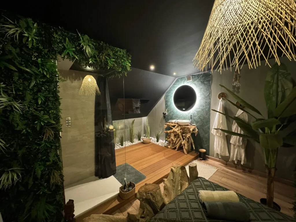 Le Nid Boisé : l'évasion romantique dans l'Oise aux accents de Bali avec sauna et douche sensorielle