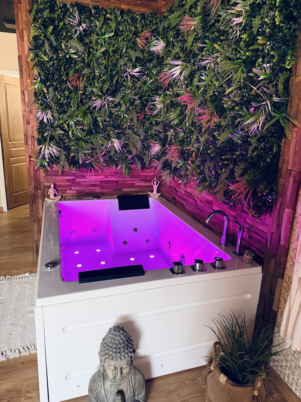 Le Jardin d'Éden : la love room bohème avec jacuzzi et sauna dans l'Oise qui fait rêver les couples